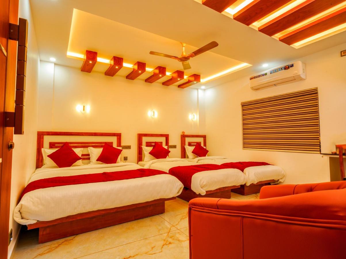 Marina Suites Airport Hotel Kochi ภายนอก รูปภาพ