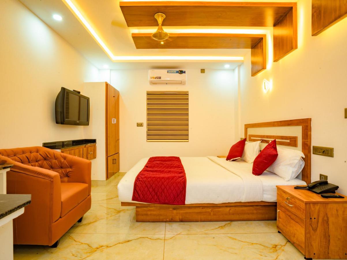 Marina Suites Airport Hotel Kochi ภายนอก รูปภาพ