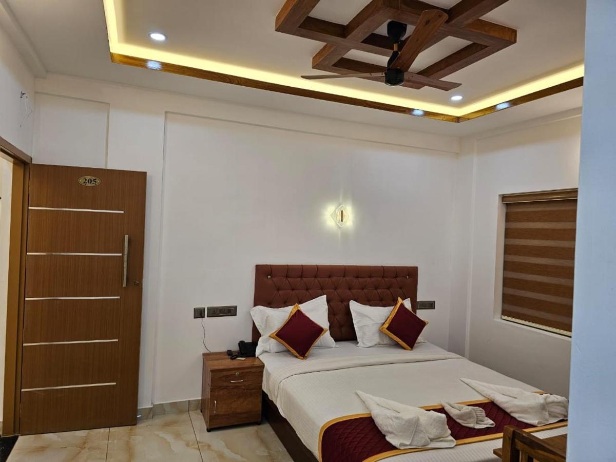 Marina Suites Airport Hotel Kochi ภายนอก รูปภาพ