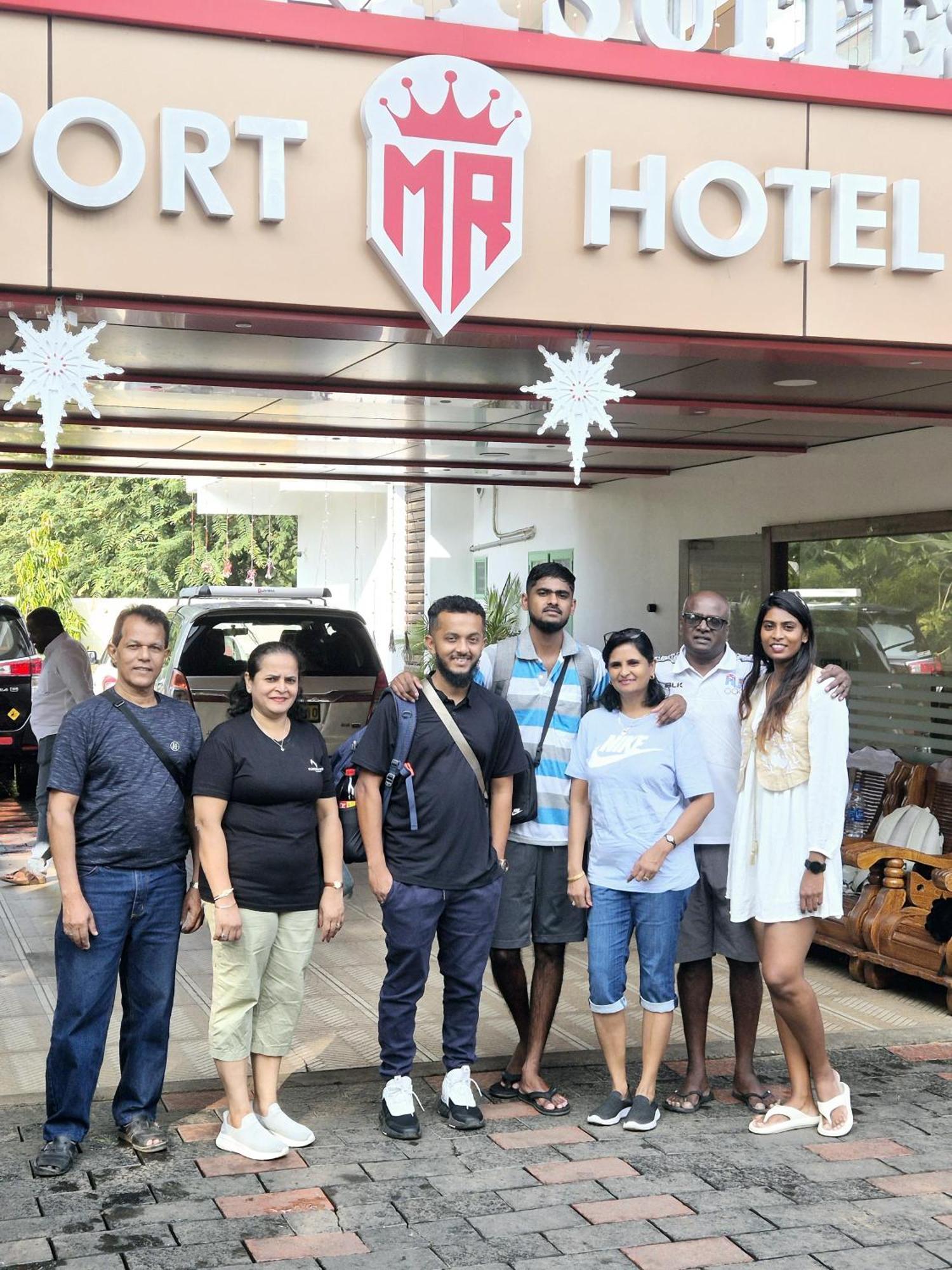 Marina Suites Airport Hotel Kochi ภายนอก รูปภาพ
