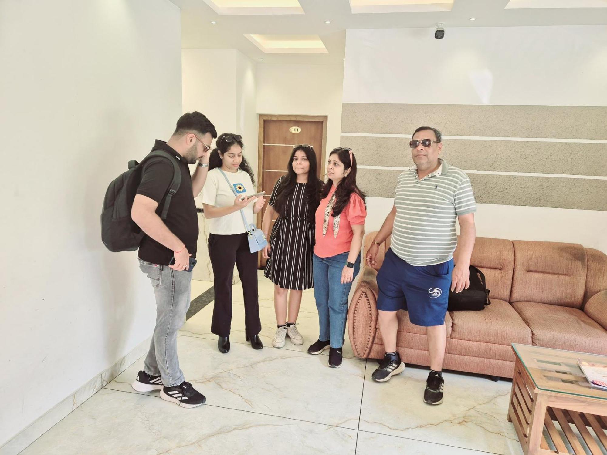 Marina Suites Airport Hotel Kochi ภายนอก รูปภาพ